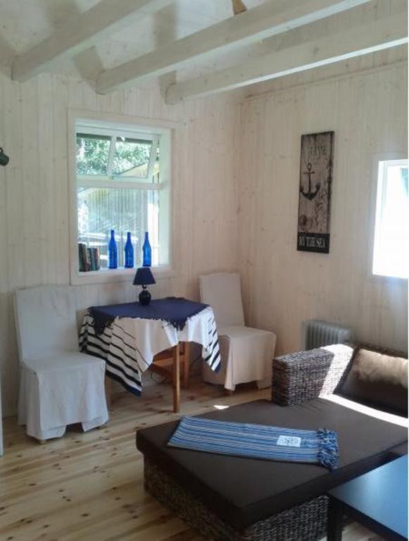 Tirbi Holiday House Kassari Værelse billede